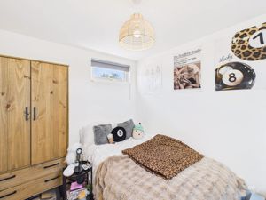 BEDROOM - click for photo gallery